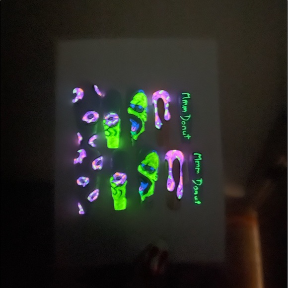 Homer Simpson press on nails - Picture 2 of 3